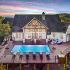 Sleeps 20 | Pool, Game Room | Luxury Fall Retreat