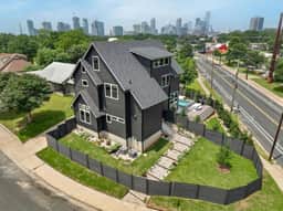 Pool, Lounge, Bar, Near UT Football | East Austin - Image 4