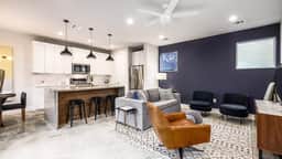 Sleeps 15 | Group Retreat Near UT Football + DT - Image 5