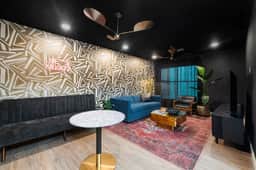 3 Suites, Full 4th Floor Rental + Rooftop Retreat - Image 3