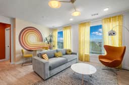3 Suites, Full 4th Floor Rental + Rooftop Retreat - Image 4
