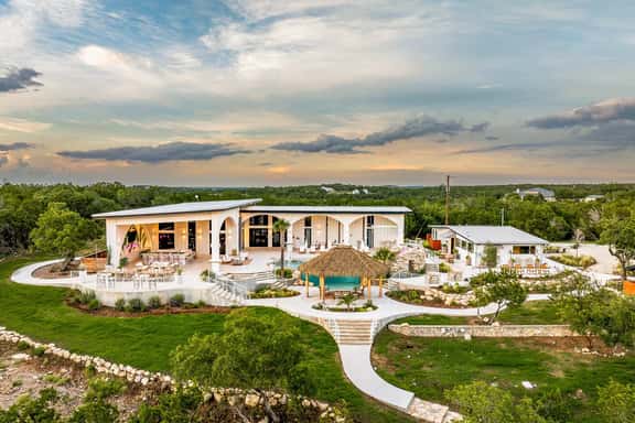 Sleeps 45 - Luxe Resort, Pool, HUGE Game Room, Bar - Image 1