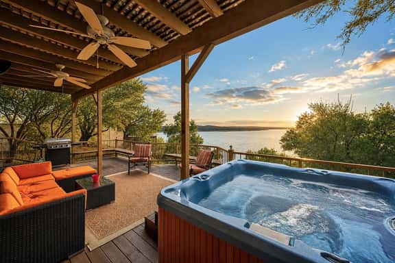 Hot Tub, Kayaks, Grill | Lake Travis Fall Retreat - Image 1