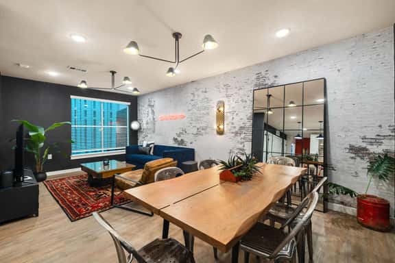 Walkable 2BR Suite + Rooftop Retreat | East Austin - Image 1