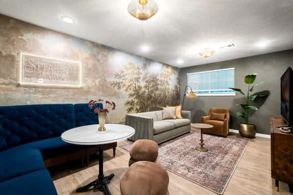 Walkable 2BR Suite + Rooftop Retreat | East Austin - Image 1