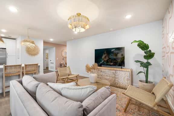 Walkable 2BR Suite + Rooftop Retreat | East Austin - Image 1