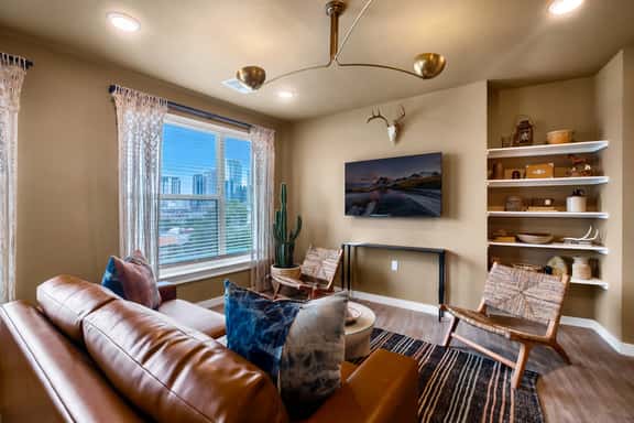 Walkable 2BR Suite + Rooftop Retreat | East Austin - Image 1