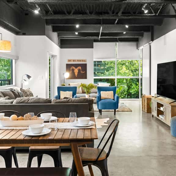 Holiday Condo | 2 Parking Spots, Walk Downtown - Image 1