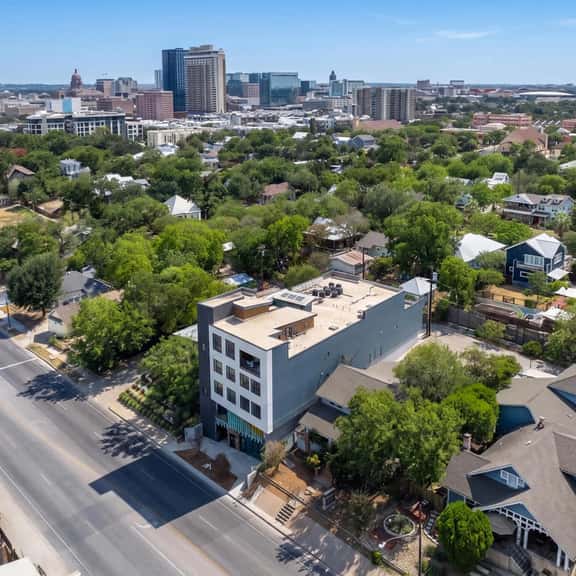 4 Suites, Full 3rd Floor Rental + Rooftop Retreat - Image 1