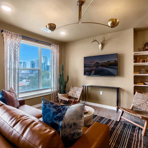 Walkable 2BR Suite + Rooftop Retreat | East Austin - Image 1