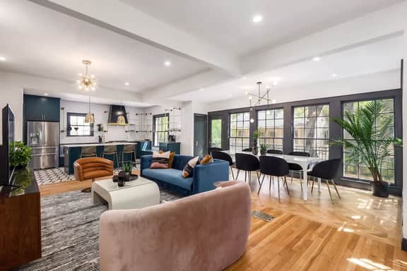 Sleeps 20 | Near UT Football, Pool, Historic Home - Image 2