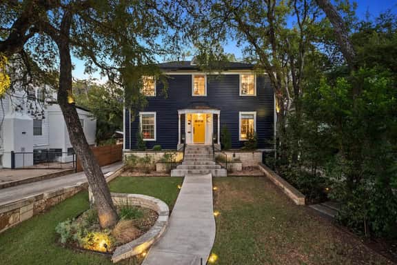 Sleeps 20 | Near UT Football, Pool, Historic Home - Image 3