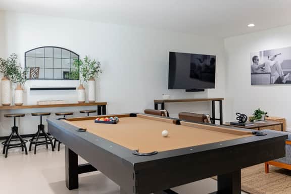 Sleeps 20 | Pool, Game Room | Luxury Fall Retreat - Image 2