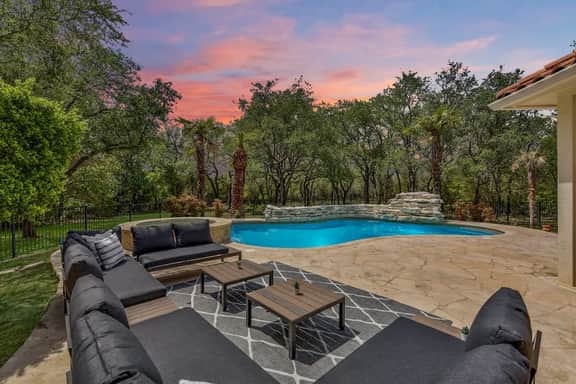 Sleeps 19 | Pool, Game Room | Luxe Fall Retreat - Image 2