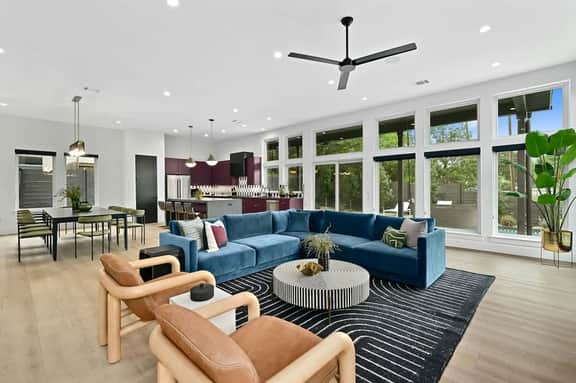 Pool, Lounge, Bar, Near UT Football | East Austin - Image 2