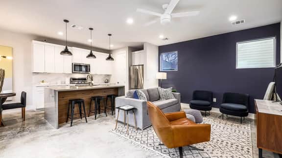 Sleeps 15 | Group Retreat Near UT Football + DT - Image 5