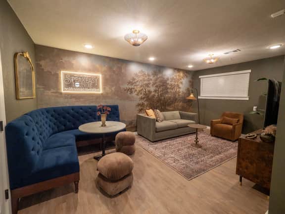 4 Suites, Full 3rd Floor Rental + Rooftop Retreat - Image 4