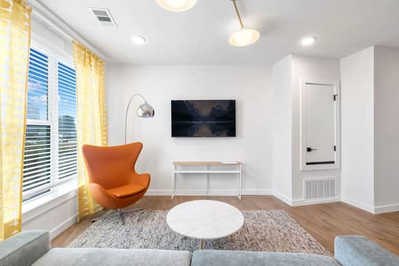 Walkable 2BR Suite + Rooftop Retreat | East Austin - Image 4