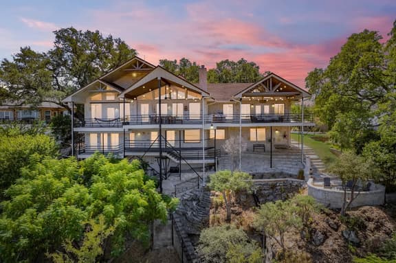 Lake Travis Estate | Community Pool + Pickleball - Image 1