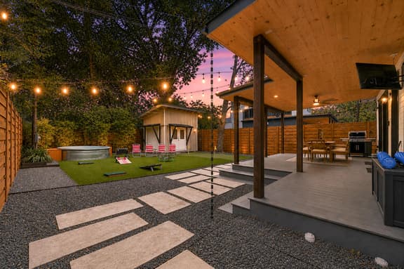 Cowboy Pool, Putting Green - Near UT Football + DT - Image 1