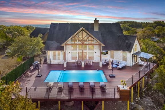 Sleeps 20 | Pool, Game Room | Luxury Fall Retreat - Image 1