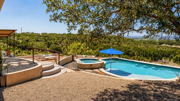 Pool, Hot Tub, Putting Green | 8 Acre Fall Retreat - Image 1