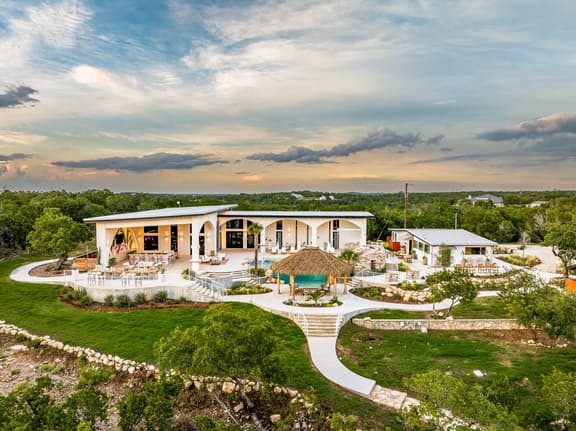 Sleeps 45 - Luxe Resort, Pool, HUGE Game Room, Bar - Image 1